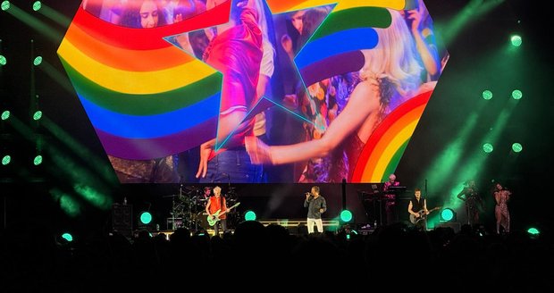 Britská skupina Duran Duran vystoupila po 14 letech v pražské O2 areně.