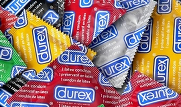 Lidé s vidinou rozvolňování nakupují kondomy. Výrobcům prezervativů výrazně rostou tržby