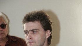 Dušan Kazda zasekl do čela faráři sekeru. Dostal doživotí.