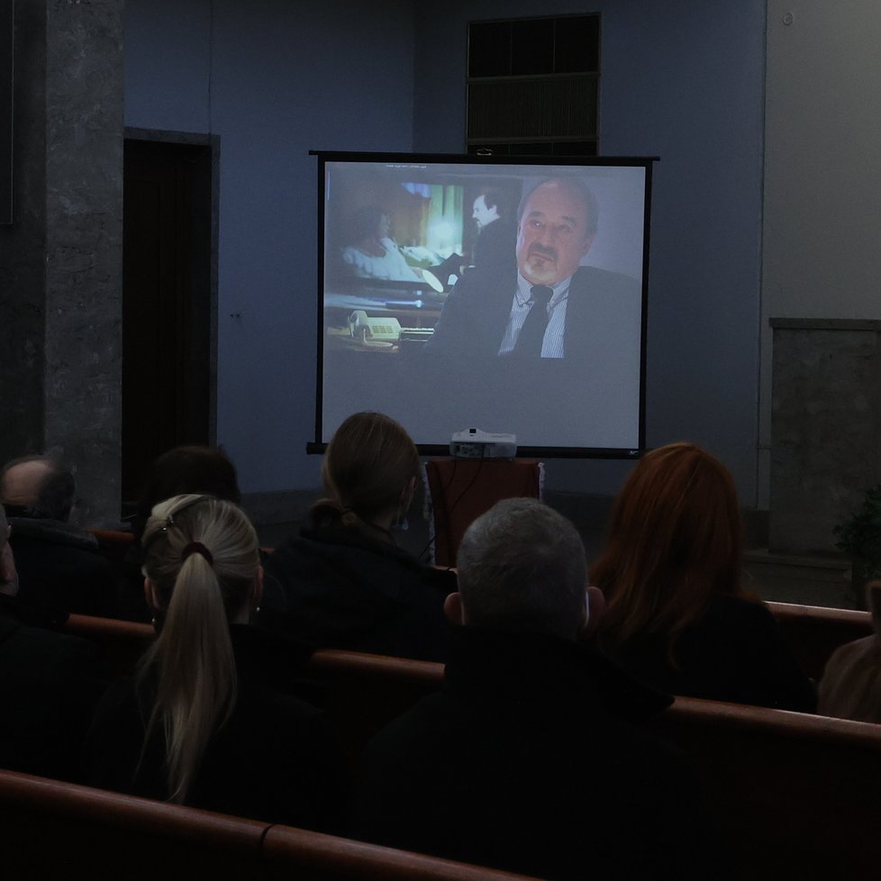 Pohřeb režiséra Dušana Kleina - ze záznamu mluvil i Viktor Preiss