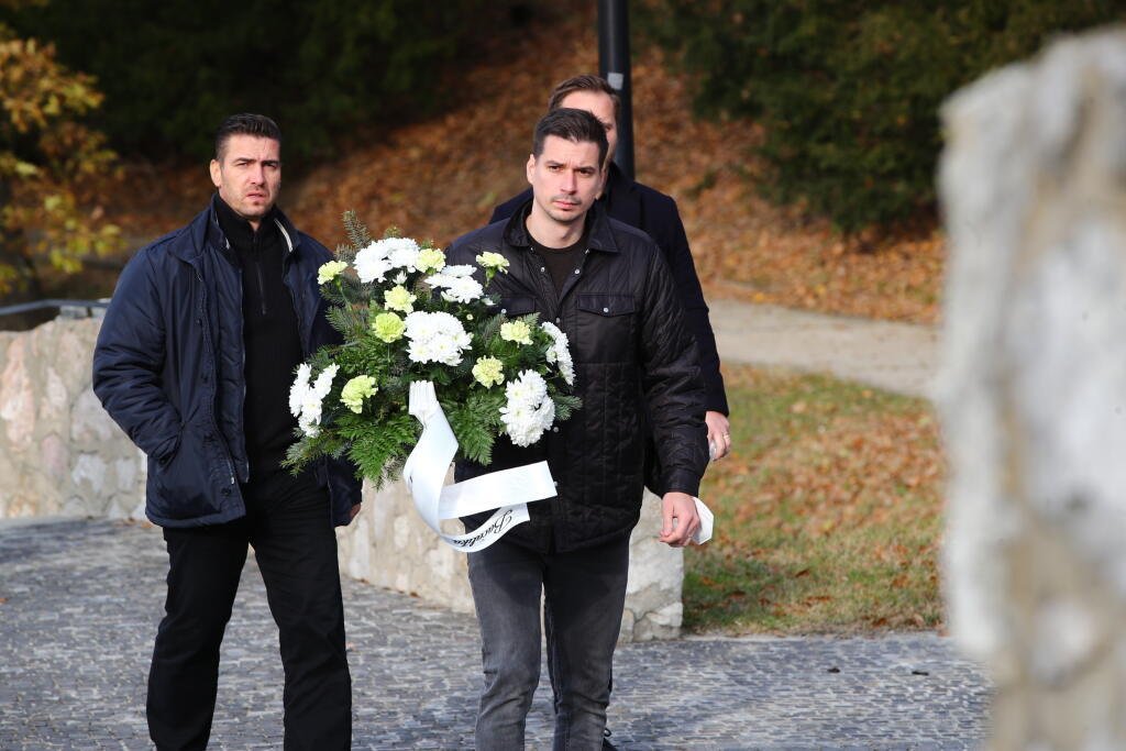 V Bratislavě se konalo poslední rozloučení s manažerem hokejového klubu Bratislava Capitals Dušanem Paškem mladším (†36), který se oběsil v pátek 5. listopadu
