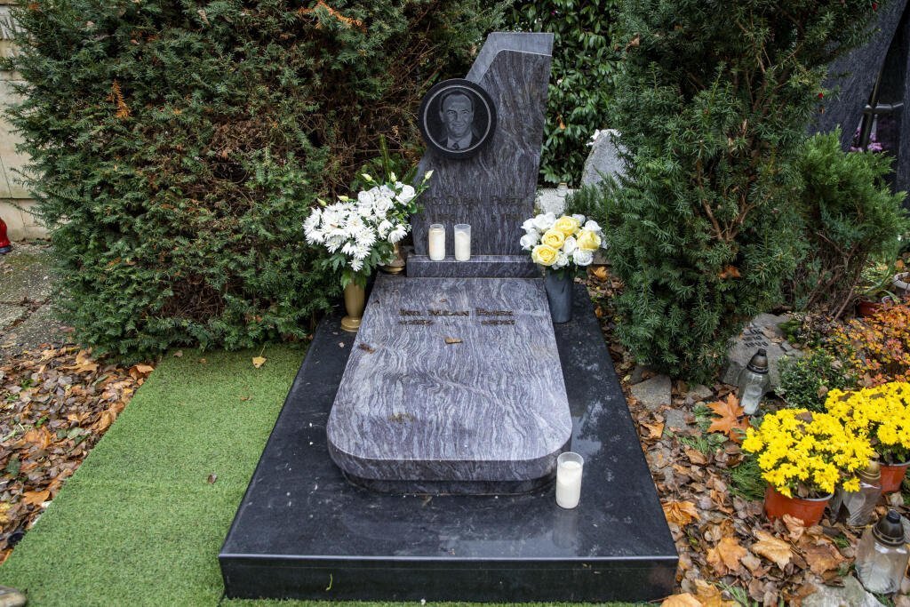 Hrob Dušana Paška staršího, vedle jehož ostatků by měl být uložen i jeho syn, který se oběsil v pátek 5. listopadu 2021