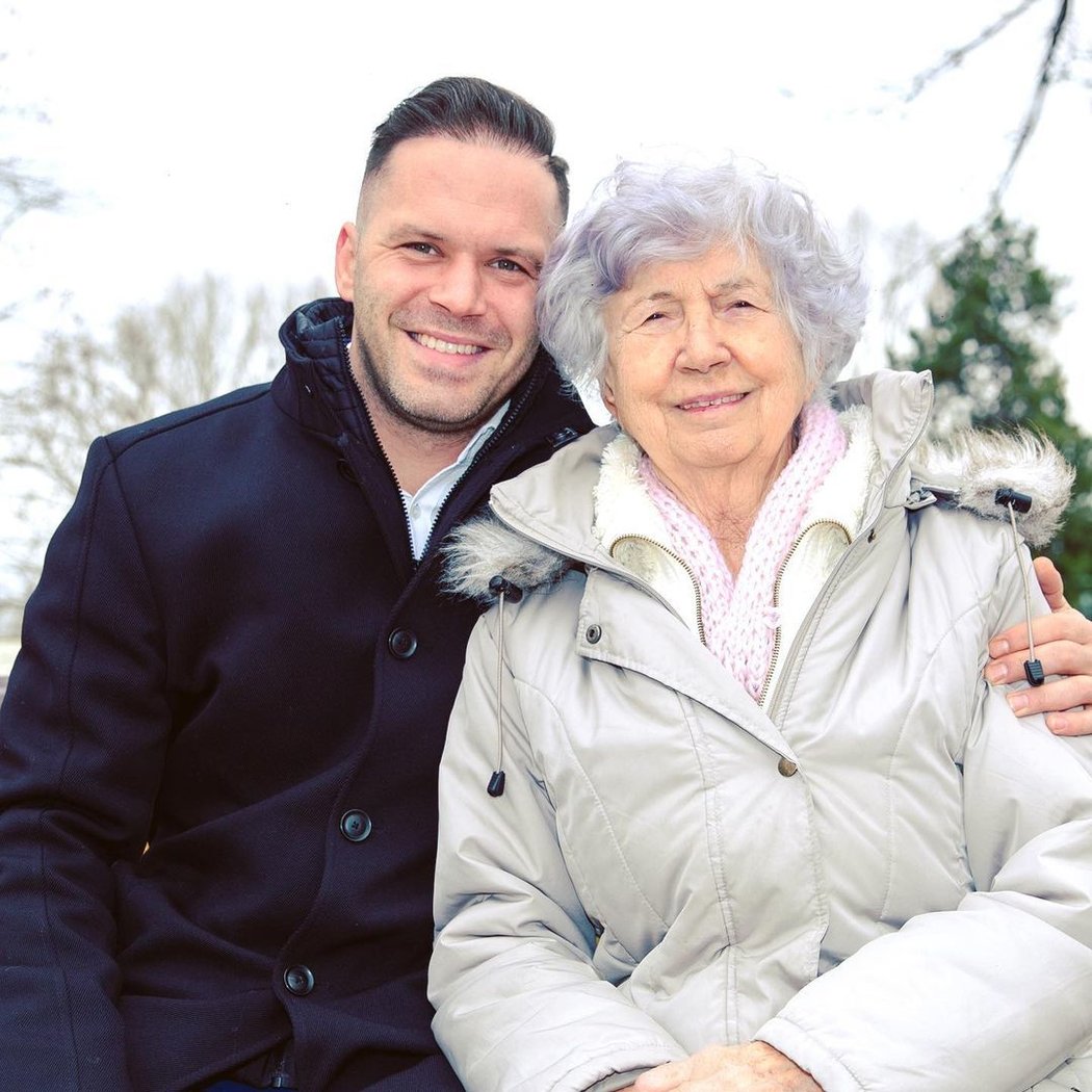 Babička Irma přežila svého syna i vnuka. Nyní už je s nimi