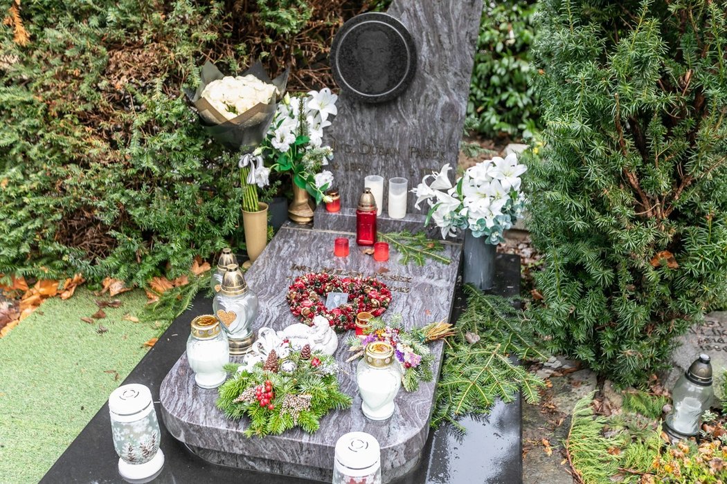 Hrob bývalého hokejisty Dušana Paška