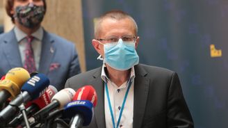 Epidemie se v zimě vrátí, říká Dušek. Chytrá karanténa bude brzy zachycovat všechny nakažené