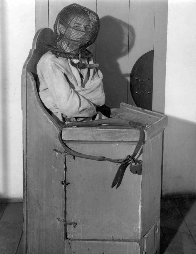 &#34;Křeslo šílenců&#34; v nizozemské nemocnici, 1938