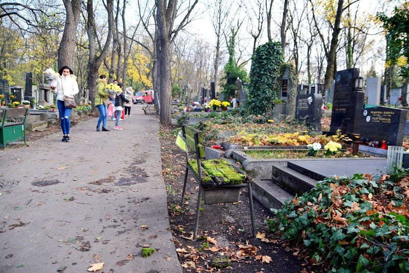 Dušičky v Olšanských hřbitovech