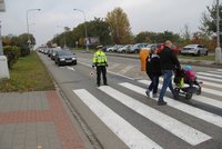 Recidivista ujížděl policistům na kole, rozplácl se na chodníku