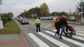Hloupě nachytat se nechal recidivista (31)z Brna. Policisté ho chytli, když jel kolem po chodníku. Ilustrační foto