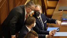 Sněmovna hlasuje o důvěře vlády: premiér Petr Fiala a ministr spravedlnosti Pavel Blažek (12.1.2022)