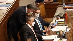Sněmovna hlasuje o důvěře vlády: ministr dopravy Martin Kupka a ministr spravedlnosti Pavel Blažek (12.1.2022)
