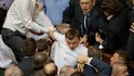 Dva dny trvající rokování ukrajinských poslanců o novém premiérovi provázely šarvátky
