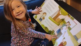Čtyřletá Josefína si knížku oblíbila