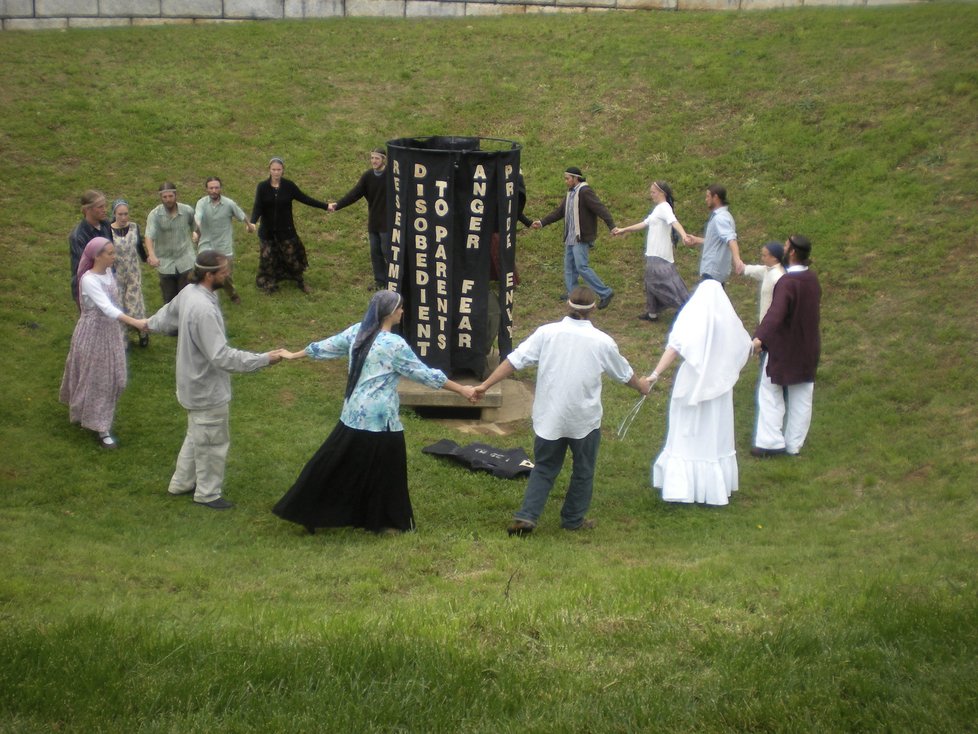 Sekta Dvanáct kmenů při rituálním tanci