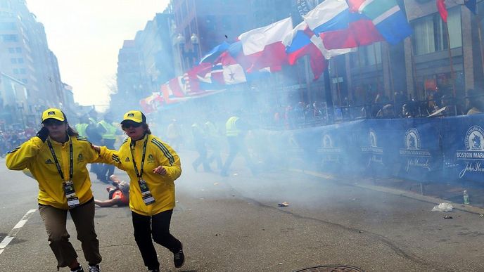 Dvě exploze otřásly centrem amerického Bostonu jen pár metrů od cíle maratonu, kterého se účastnily tisíce lidí.