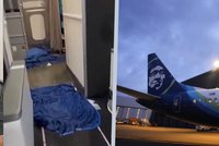 Další problémy Boeingu: Letadlo se muselo vrátit, na palubě byla potopa