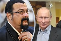 Steven Seagal na Putinově inauguraci: Je to nejlepší světový vůdce, pěl herec chválu