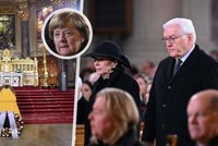 Merkelová s manželem na pohřbu exprezidenta Köhlera (†81). Loučili se s ním v berlínském dómu