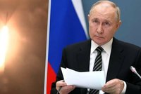 Putin přihlížel cvičení jaderných sil: Rusové odpálili i dvě mezikontinentální rakety