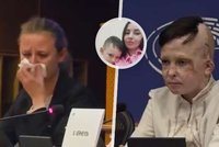 "Exploze mě odhodila, všude oheň." Malý Roman rozplakal tlumočnici v europarlamentu, útok mu vzal mámu