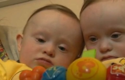 Žena má dvojčata s Downovým syndromem, teď se jí narodilo třetí dítě