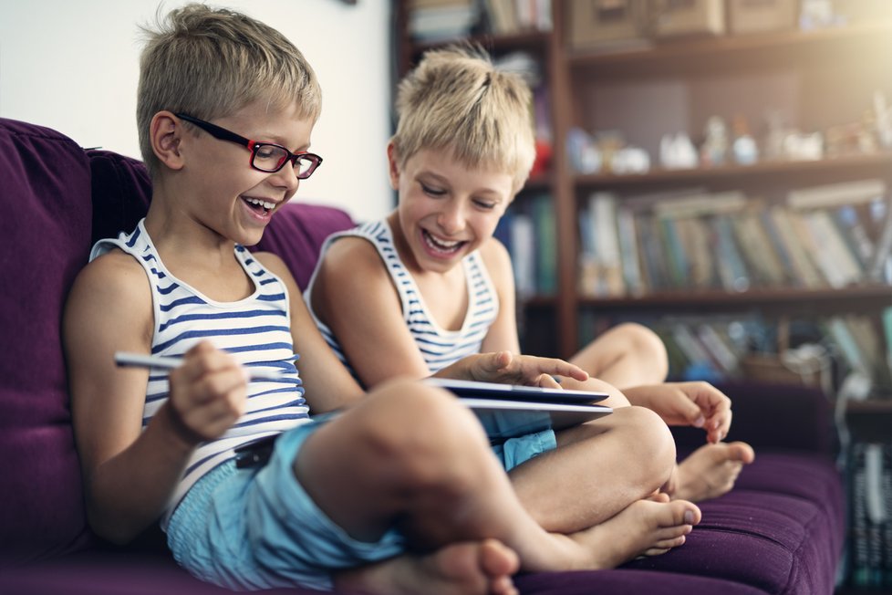 Tablet, mobil a omezování času, který na nich dětí stráví? To řeší snad každý rodič.