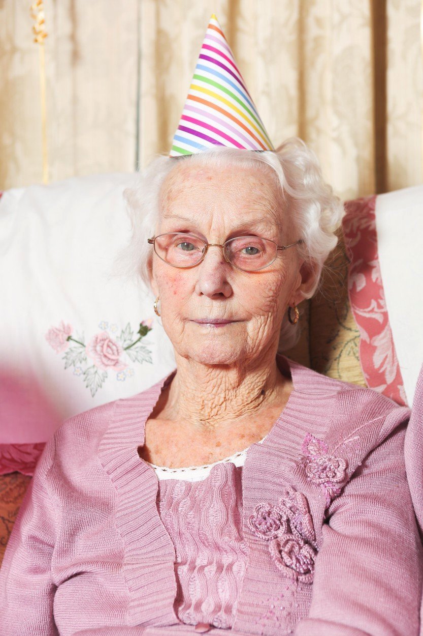 Nejstarší britská dvojčata slaví 102 let.