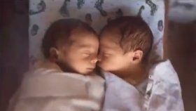 Dvojčátka Covid a Corona se narodila během pandemie: Jejich jména prý mají připomínat těžké časy
