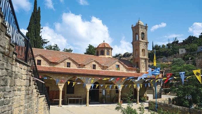 Každá vesnička ostrova v sobě skrývá poklad ať už historického, či kulturního charakteru. Na Kypru se rozhodně nudit nebudete: vždy je co objevovat.
