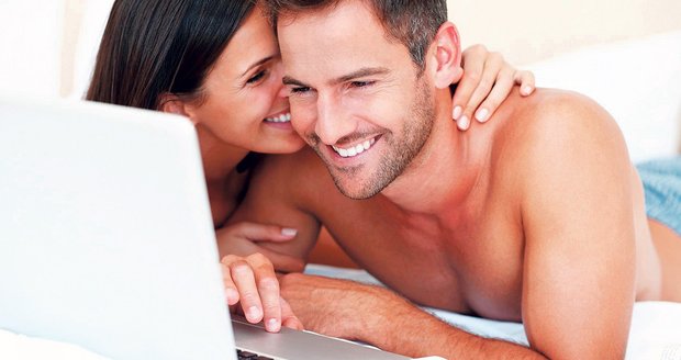 Pokud to s internetovým sexem nebudete přehánět, může být vítaným okořeněním vztahu