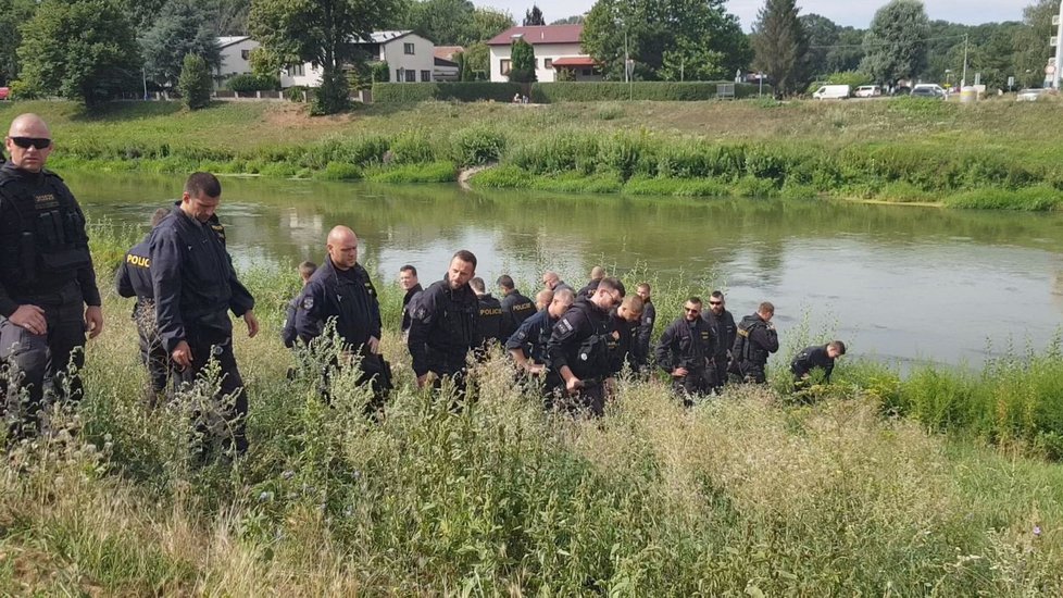 Policie vyšetřuje dvojnásobnou vraždu v Břeclavi. V domku nedaleko centra ubodal neznámý pachatel muže (89) a jeho družku (50).