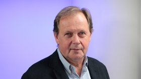 Hostem Epicentra na téma veřejnoprávních médií, jimž v prvním čtení vláda navrhla zrušit koncesionářské poplatky, byl bývalý šéf ČT Petr Dvořák.