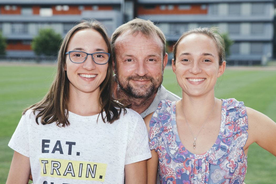 Tomáš Dvořák s dcerami Barborou a Kateřinou