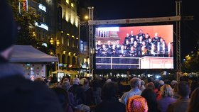 Dvořákova Praha přilákala na Václavák milovníky vážné hudby.