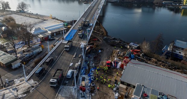 Zátěžová zkouška Dvoreckého mostu