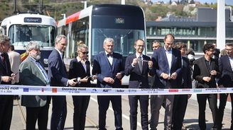 Praha otevřela nový most přes Vltavu. Městská doprava na něj vyjede v sobotu Praha otevřela nový most přes Vltavu. Městská doprava na něj vyjede v sobotu