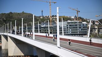 Nová chlouba Prahy: Dvorecký most je exkluzivní na pohled a užitečný na průjezd Nová chlouba Prahy: Dvorecký most je exkluzivní na pohled a užitečný na průjezd