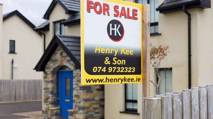 Dvourychlostní oživení. Vloni rostly ceny nemovitostí v Dublinu o deset procent, mimo hlavní město ale nadále klesají (na snímku dům na prodej v hrabství Donegal)