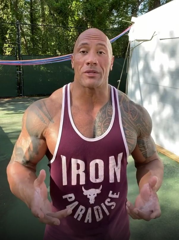 Dwayne Johnson si přezdívá Dr. Rock, expert přes vztahy v karanténě.