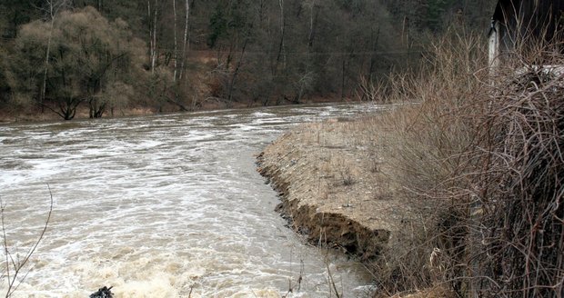 Hladina Dyje již kulminuje, to znamená, že se drží na stálé hranici 260 cm (průtok 144 kubíků za vteřinu).