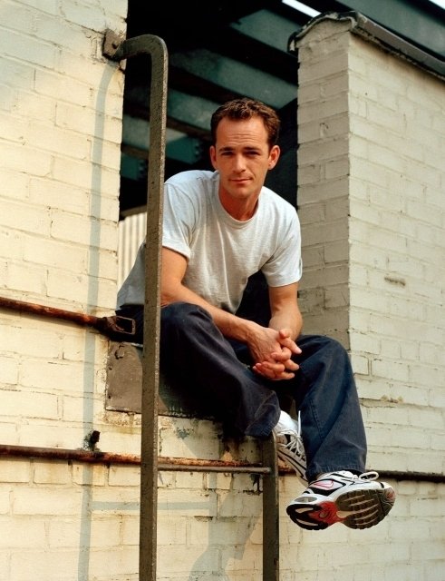 Luke Perry jako neodolatelný Dylan v BH 902 10