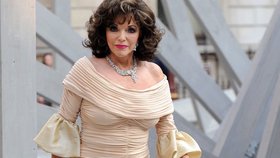Mrcha z Dynastie Joan Collins je sexy a slaví 80. narozeniny