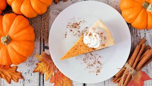 Lahodný dýňový cheesecake: Vyzkoušejte tento geniální podzimní dezert v pečené i nepečené verzi