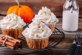 Dýňové muffiny nebo cheesecake: 5 sladkých receptů, kde hraje dýně prim