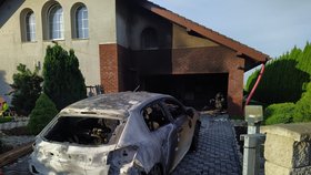 V Dyníně hořel elektromobil: Pro hasiče to byla premiéra
