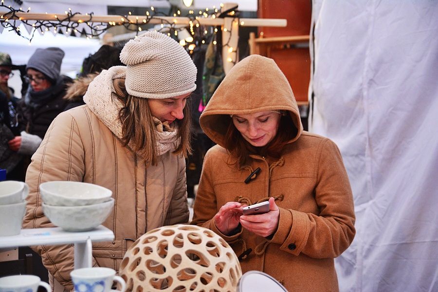 Dyzajn market přilákal stovky Pražanů. Mráz je neodradil.