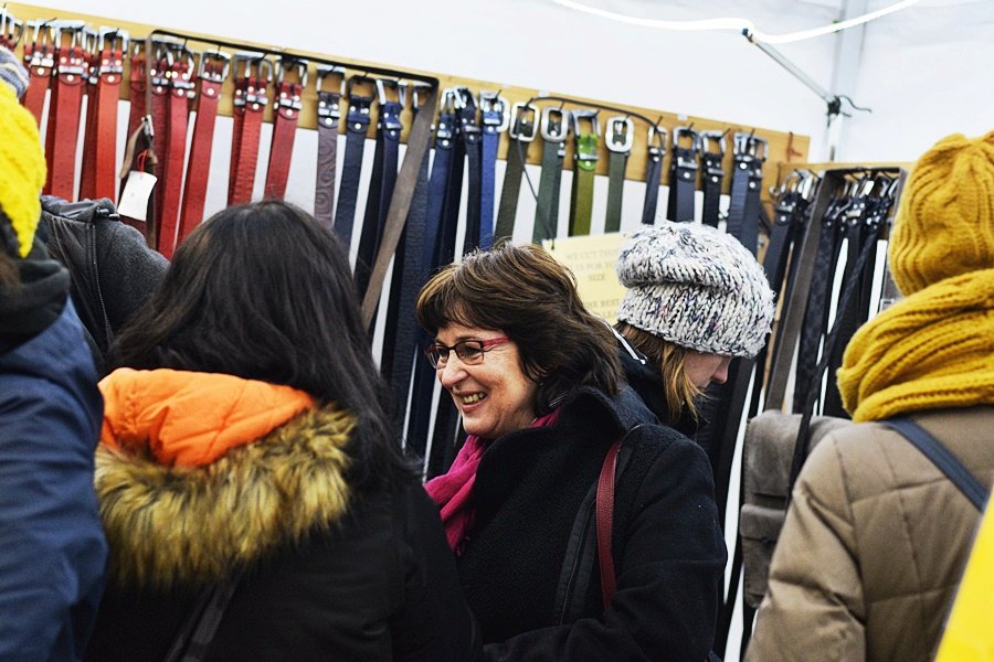 Dyzajn market přilákal stovky Pražanů. Mráz je neodradil.