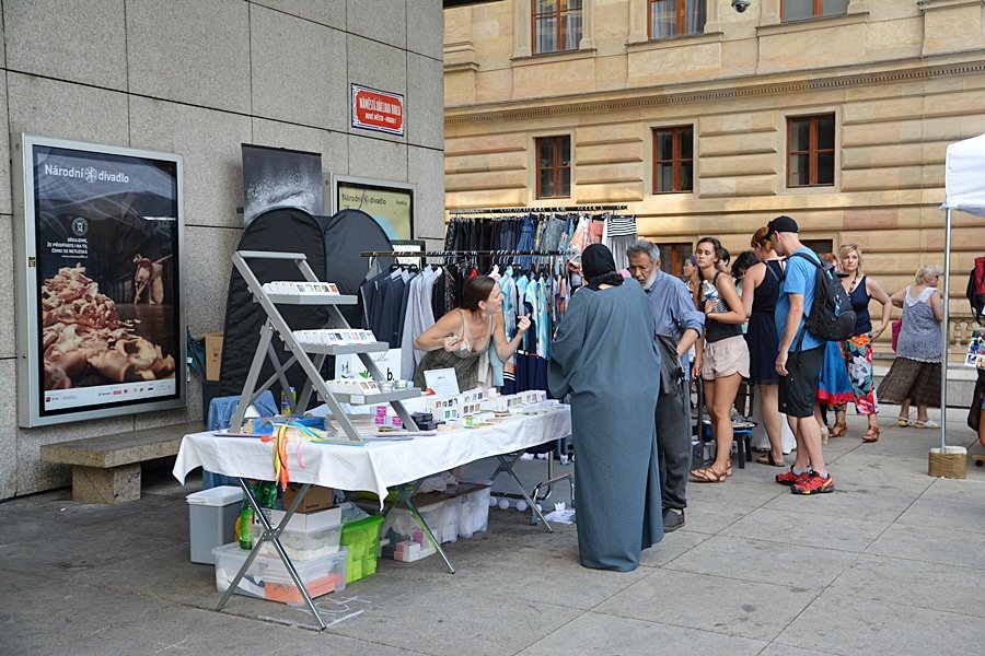 Dyzajn market léto přilákal stovky Pražanů