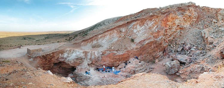Naleziště Džabal Irhúd se nachází ve starém dole na minerál baryt, který se používá například ve stavebnictví