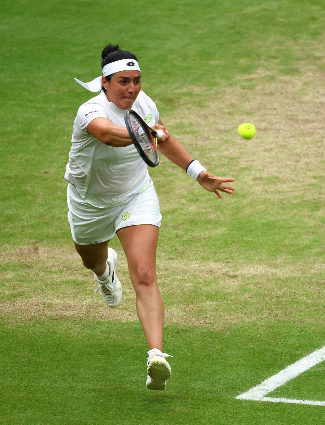 Džábirová při semifinále letošního Wimbledonu